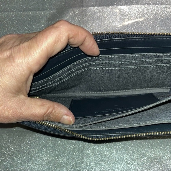 KATHERINE HAMNETT LEATHER ZIPPY WALLET! - Picture 8 of 9